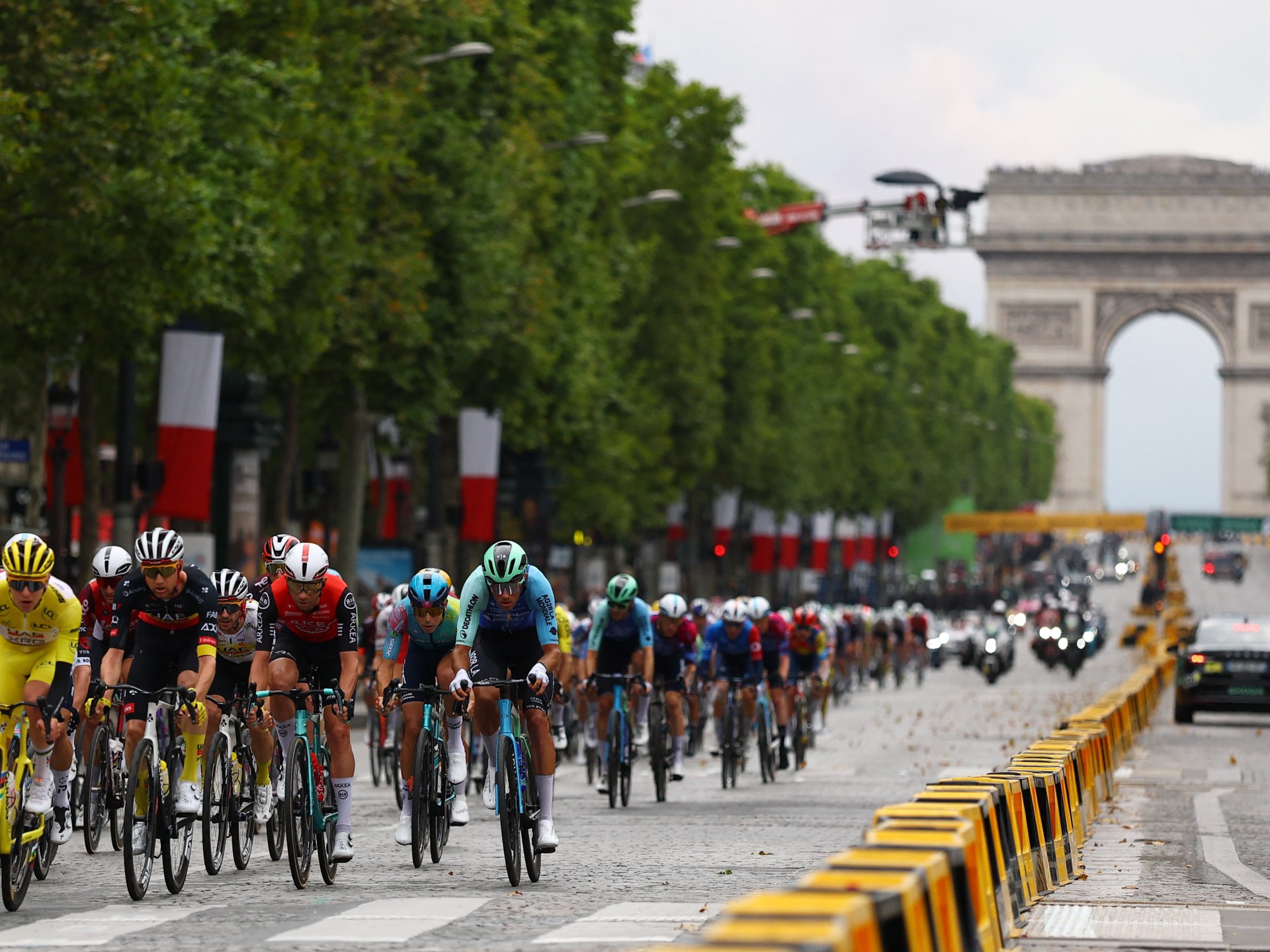 You are currently viewing Tour de France final stage shortened as emergency teams tackle wildfires