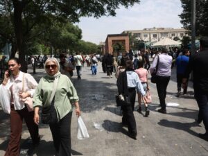 Read more about the article Iranians struggle to get by amid US war and domestic woes