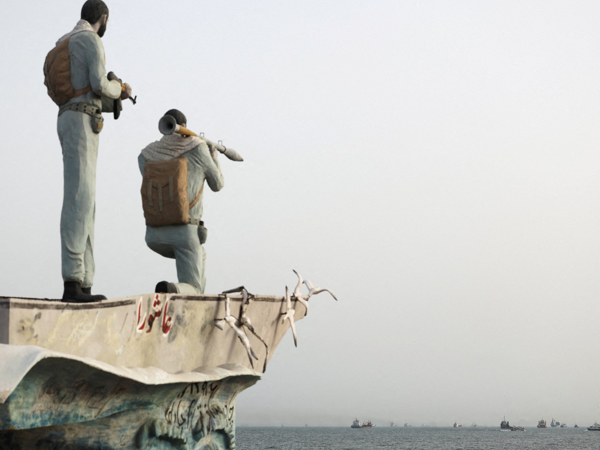 You are currently viewing Trump threatens to bomb Iranian bridges, power plants over ship attacks
