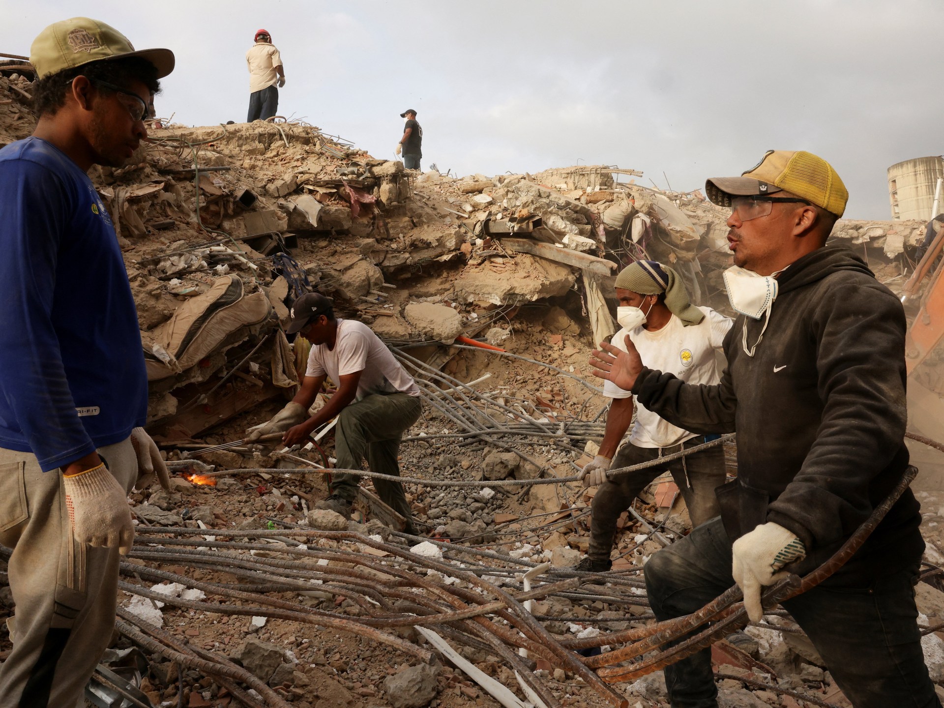 Read more about the article Searching for closure: Venezuela families refuse to give up after quakes