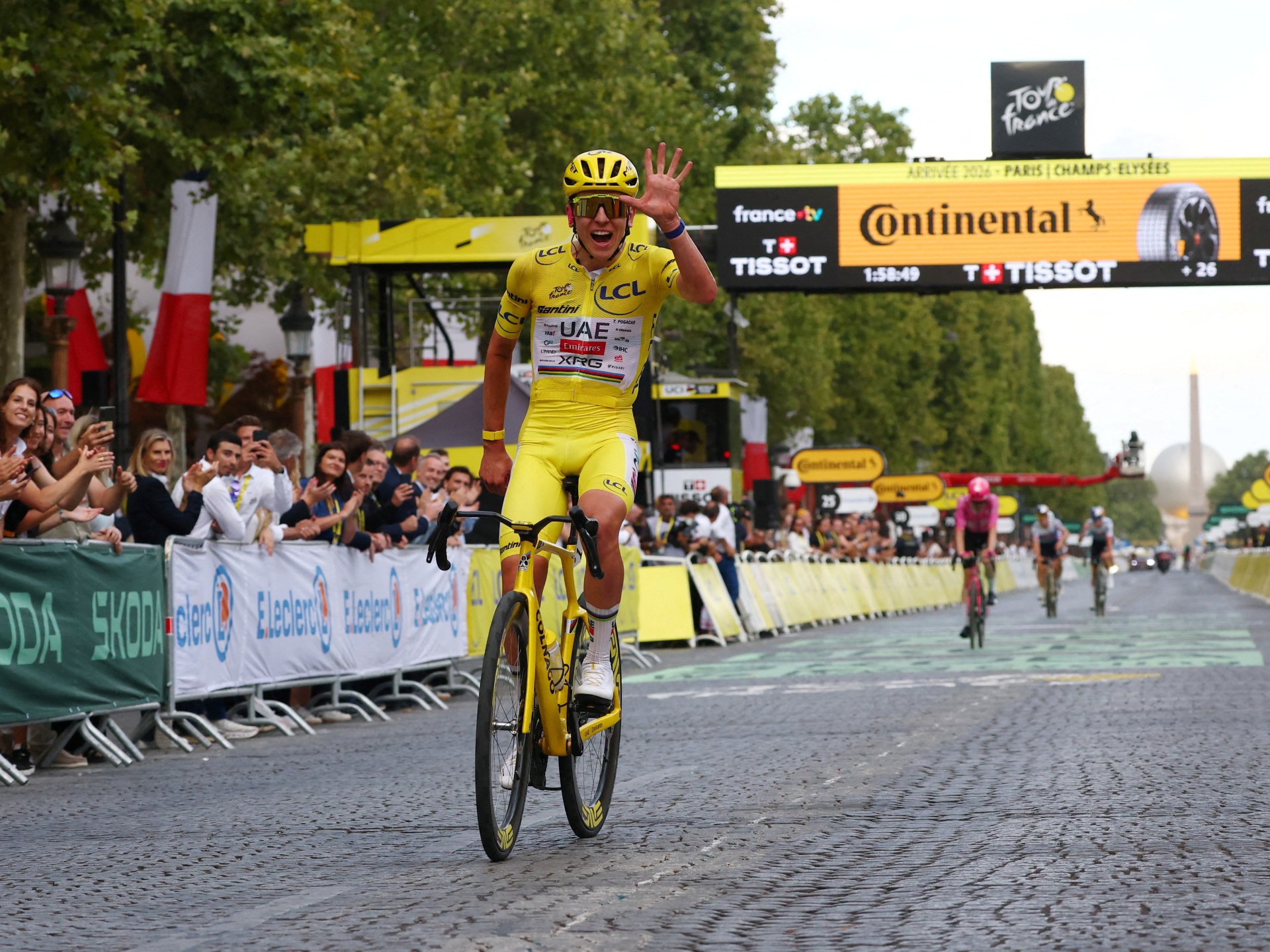 You are currently viewing Tadej Pogacar wins Tour de France for a record-equalling fifth time