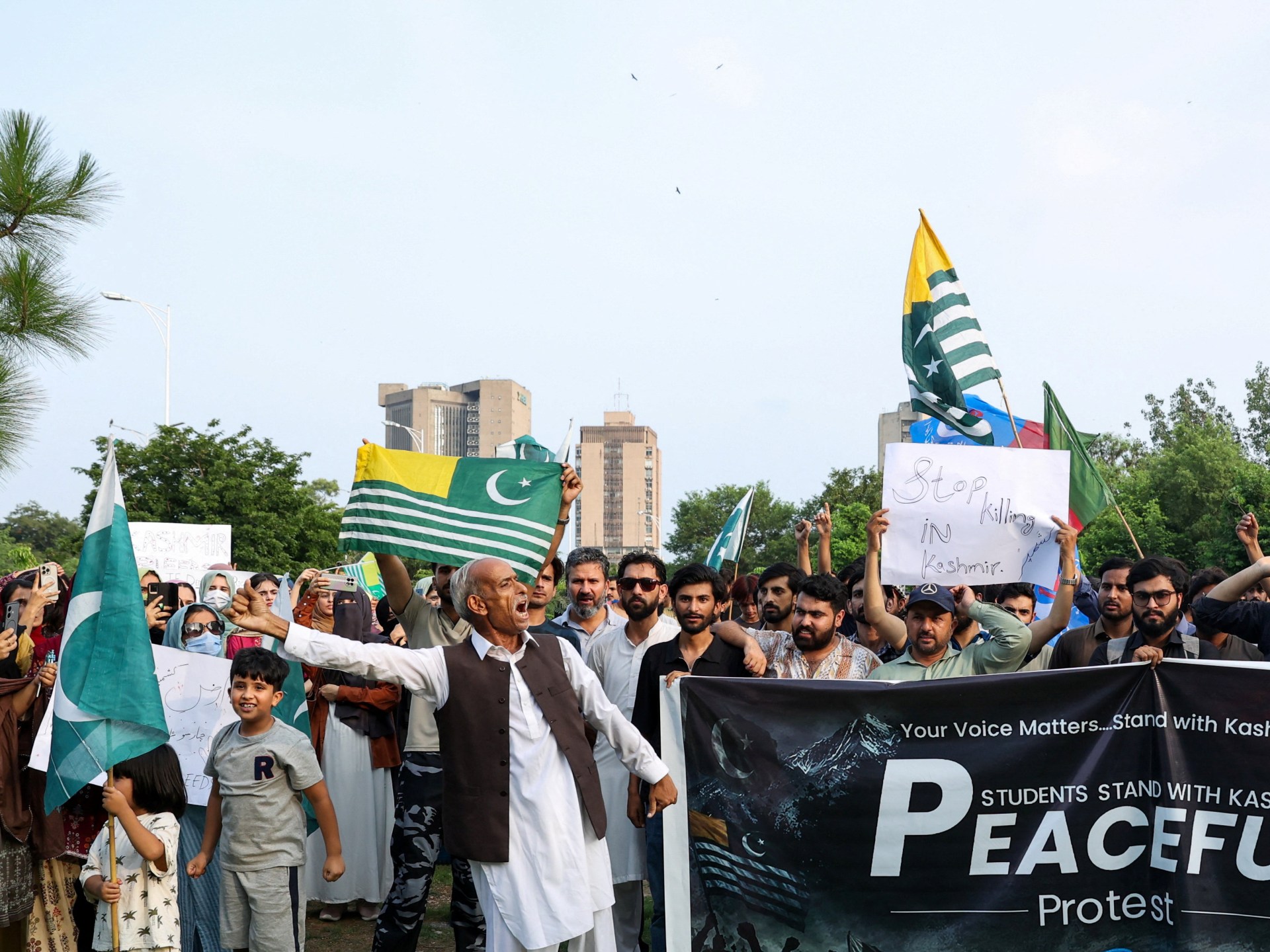 You are currently viewing Islamabad residents rally in solidarity with Kashmir protests | Conflict News