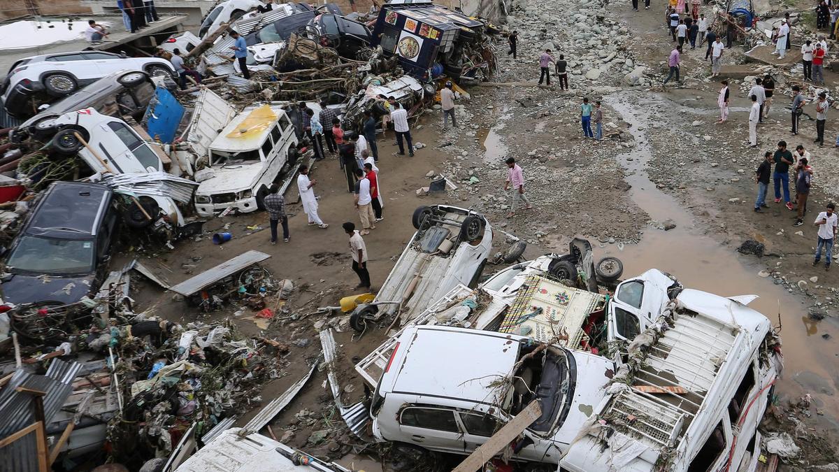 Read more about the article Heavy downpour slows search and rescue efforts in flood-hit J&K; death toll reaches 12