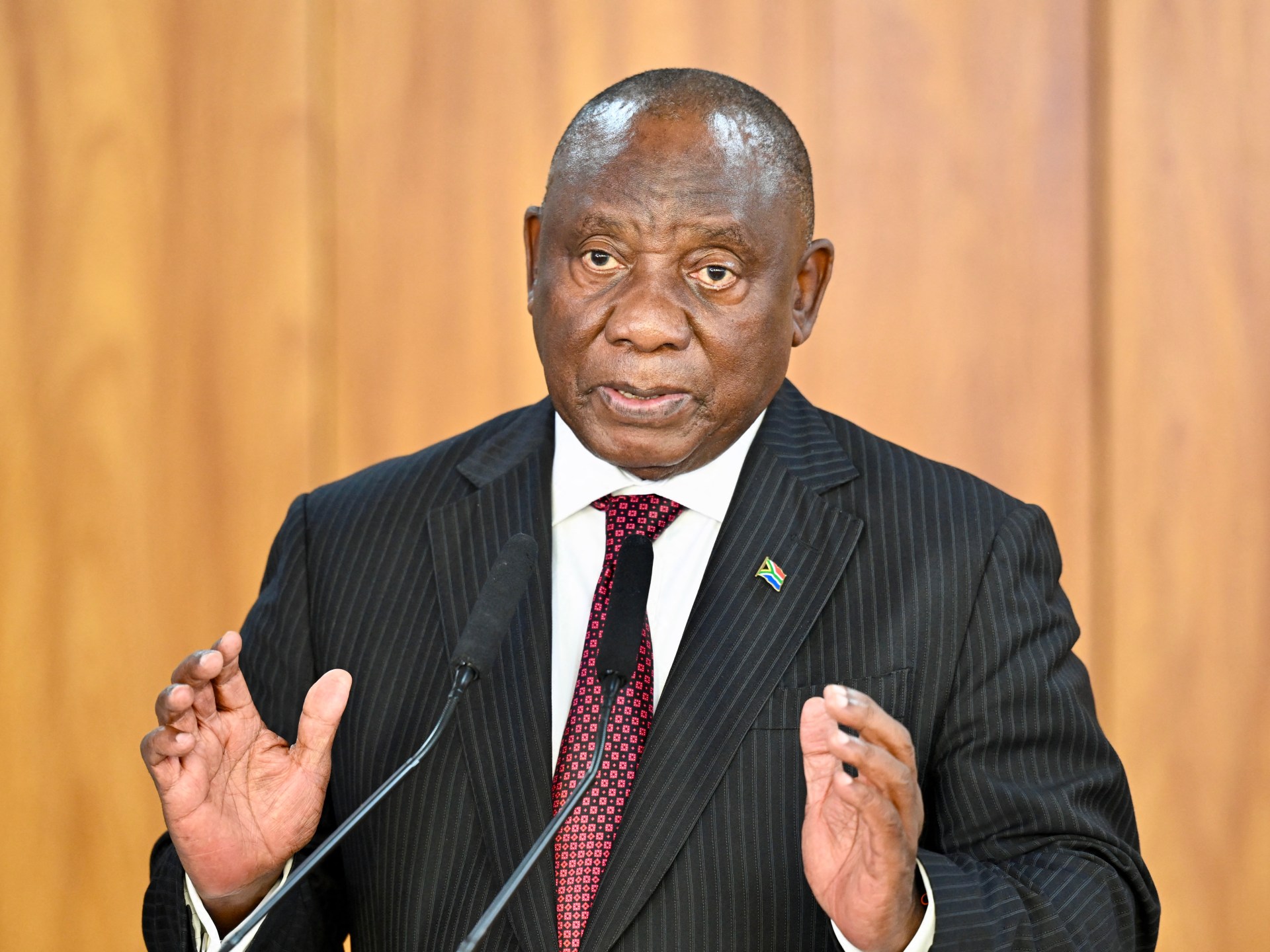 You are currently viewing South African court pauses impeachment process against president
