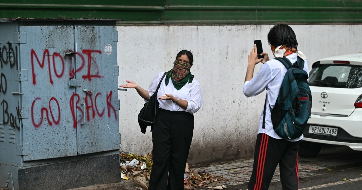 You are currently viewing India’s ‘cockroach’ protest movement halts marches after police violence