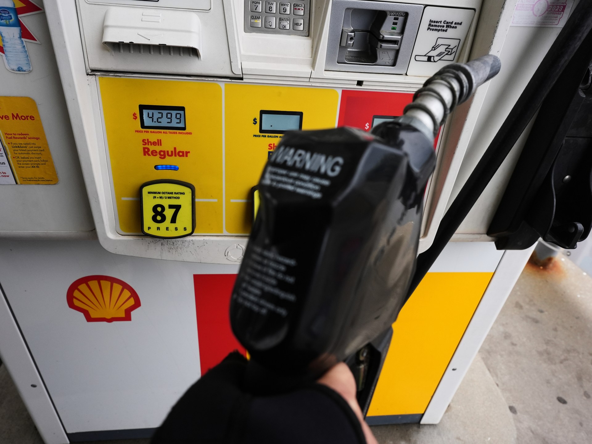 You are currently viewing Oil surges past $100 in a first since May as Middle East conflicts rage