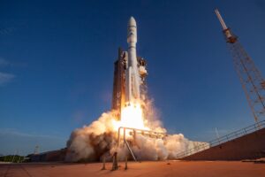 Read more about the article Amazon’s new satellite network for mobile phones could turn up the heat on SpaceX