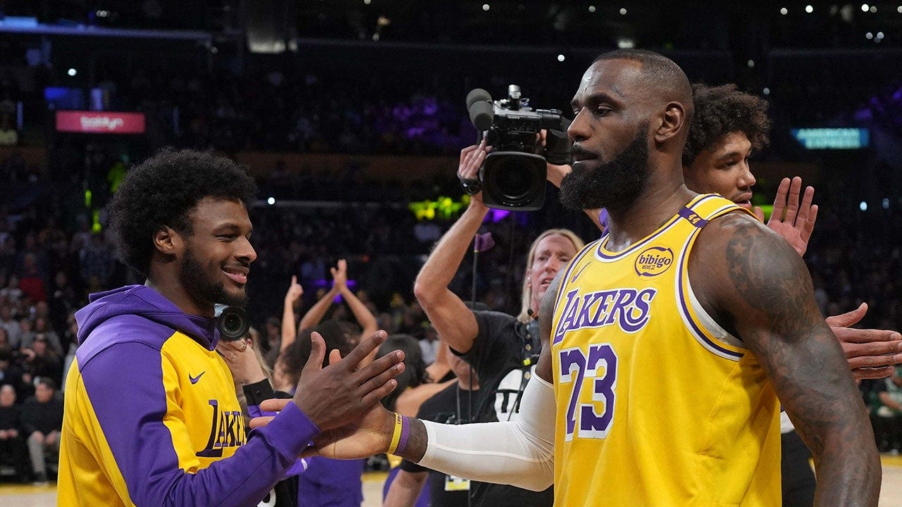 Read more about the article LeBron James signs with 76ers as Rich Paul says Bronny stays on Lakers