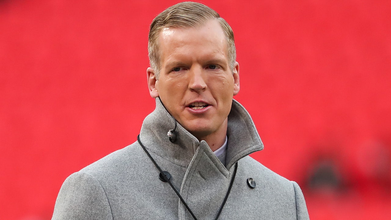 Read more about the article Kyle Shanahan nearly lost his right eye in car crash, Chris Simms says
