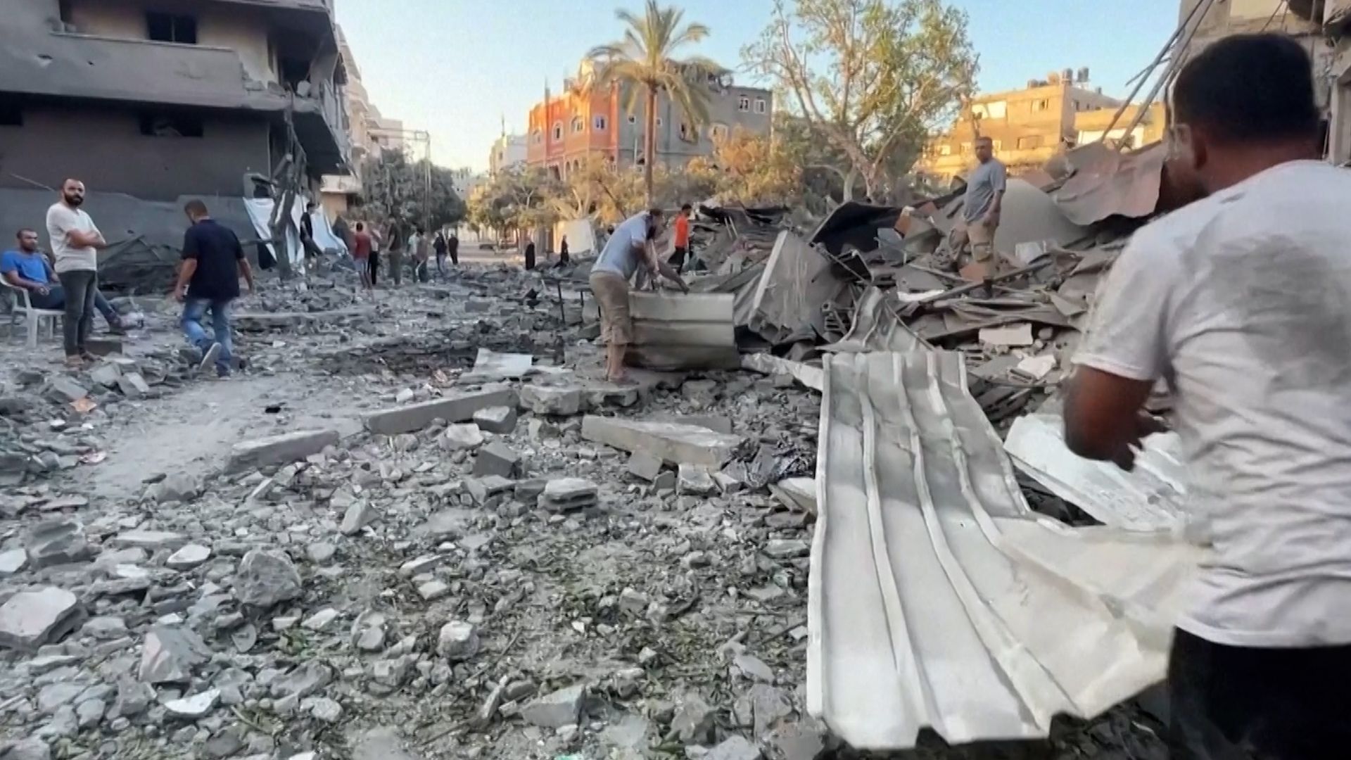 You are currently viewing ‘There is no ceasefire’ say Palestinians in Gaza after new Israeli strikes | Gaza