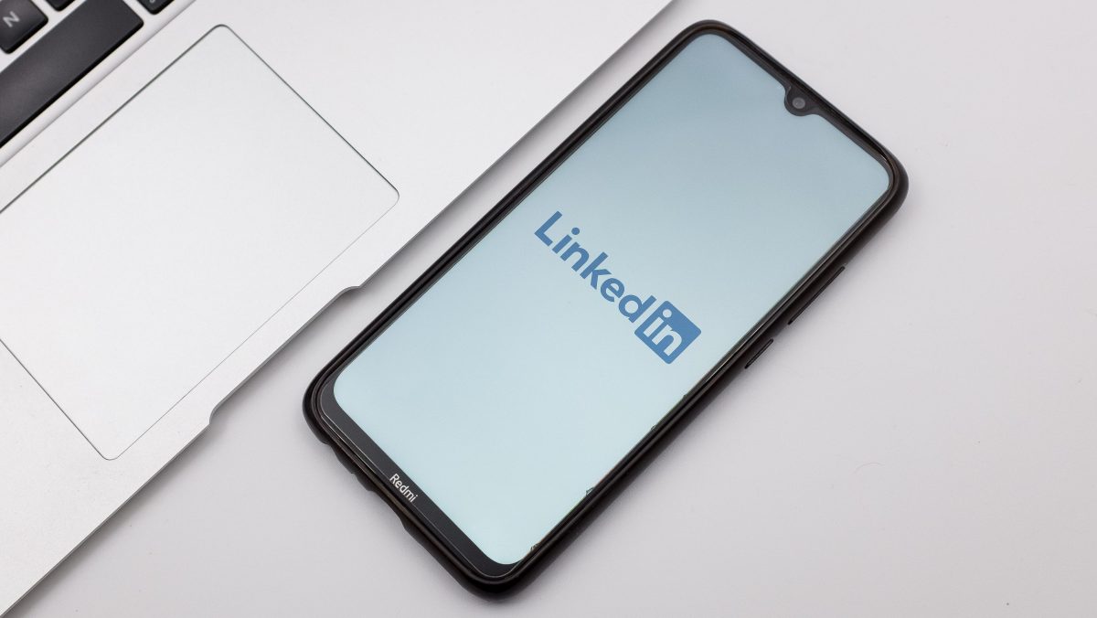 You are currently viewing LinkedIn adds a button to report AI-generated ‘slop’