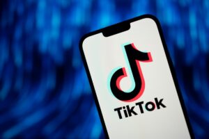 Read more about the article Federal employees can download TikTok on their work phones again
