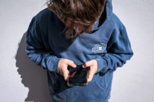 Read more about the article These are the countries moving to ban social media for children