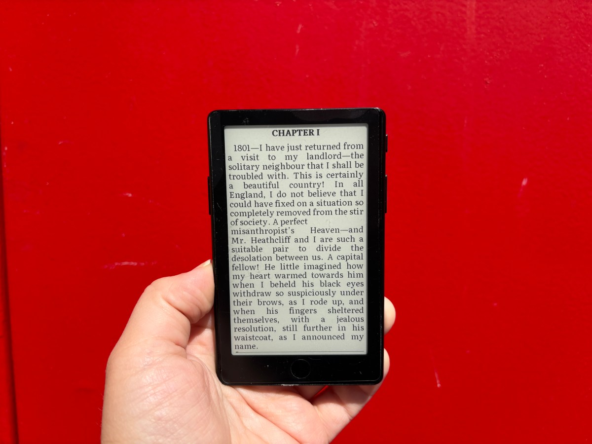 Read more about the article The Xteink X4 Pro could be the tiny e-reader of your dreams