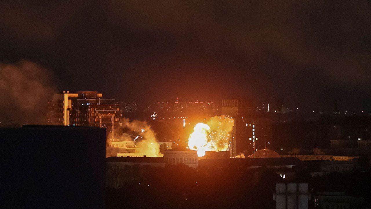 You are currently viewing Russia launches ballistic missile attack on Kyiv, officials report