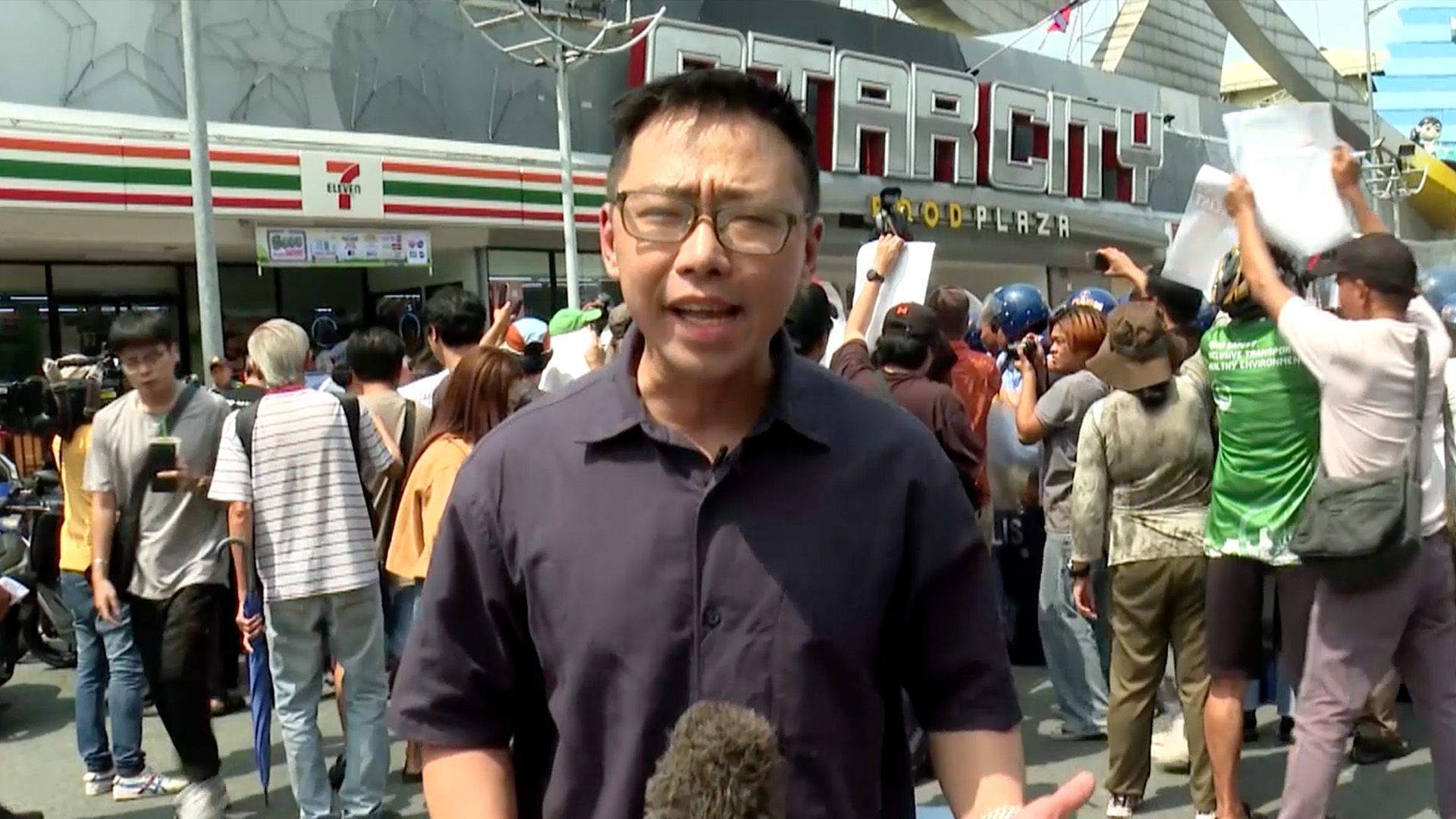 You are currently viewing Al Jazeera reports from anti-US protest outside ASEAN summit | News
