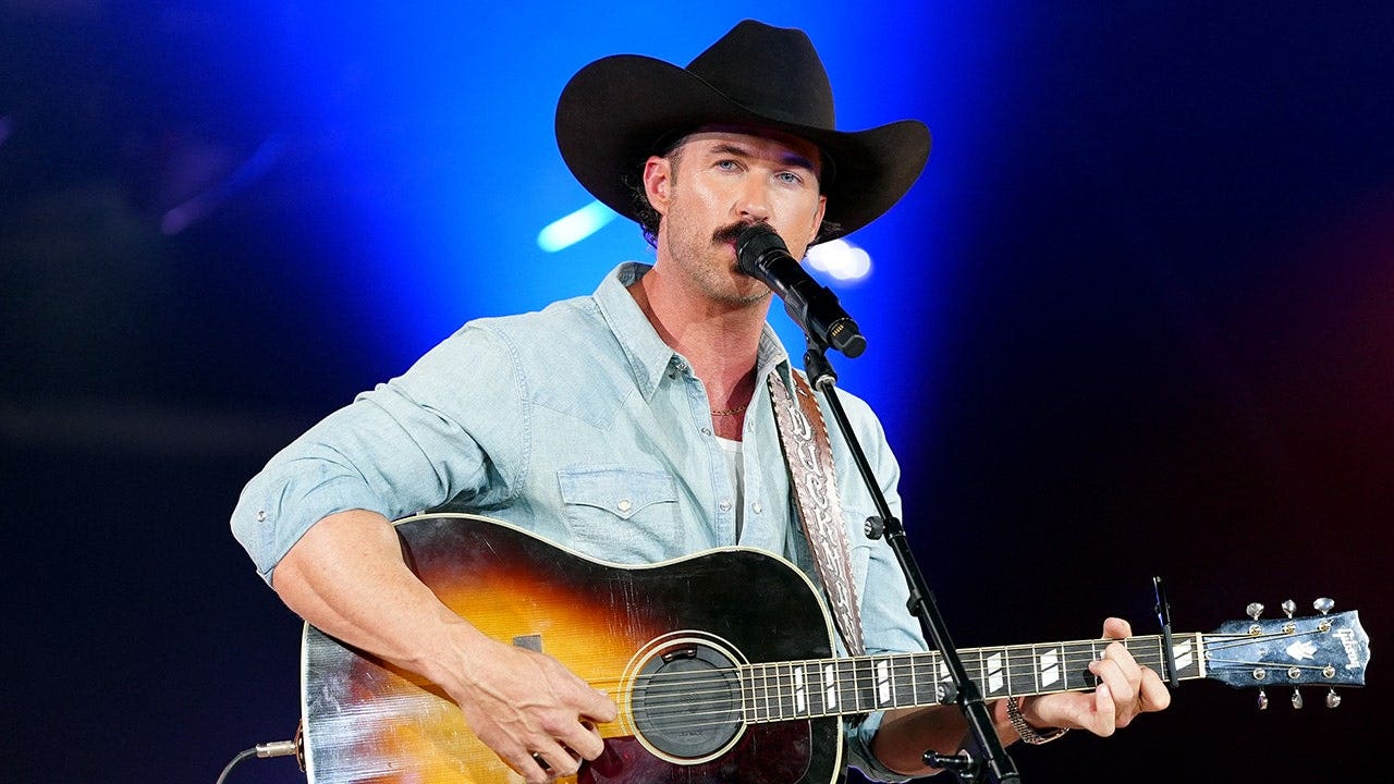 You are currently viewing Country music star Riley Green keeps momentum going with new single ahead of September album release