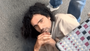 Read more about the article Video shows man subdued after stabbing three women in Paris | Newsfeed