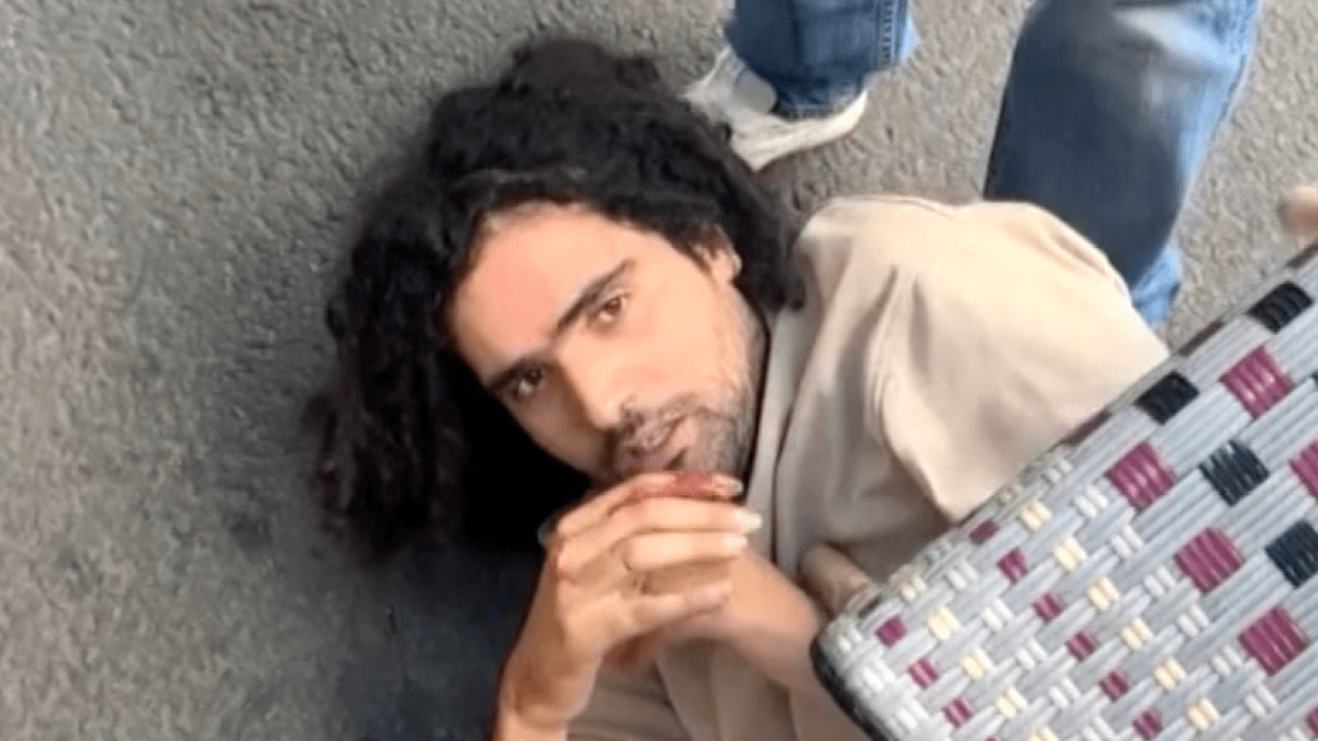 You are currently viewing Video shows man subdued after stabbing three women in Paris | Newsfeed