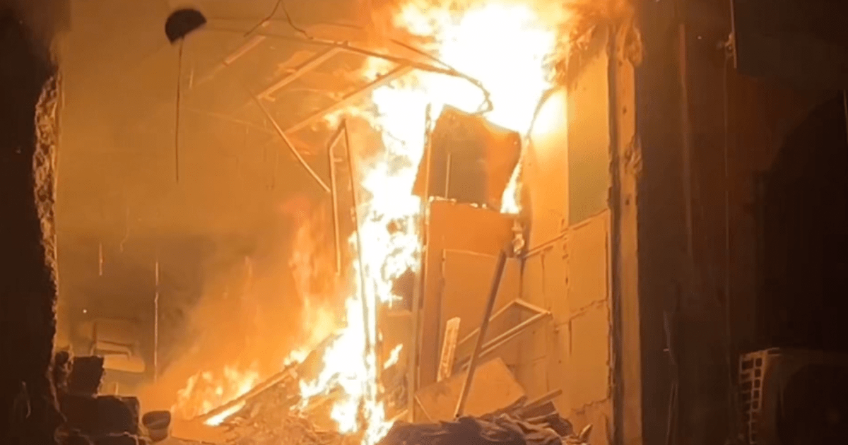 You are currently viewing Israeli strikes leave buildings burning in Gaza City | Gaza