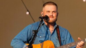 Read more about the article Zach Bryan surprises fans with unreleased acoustic performance of ‘Walk Backwards’ on YouTube