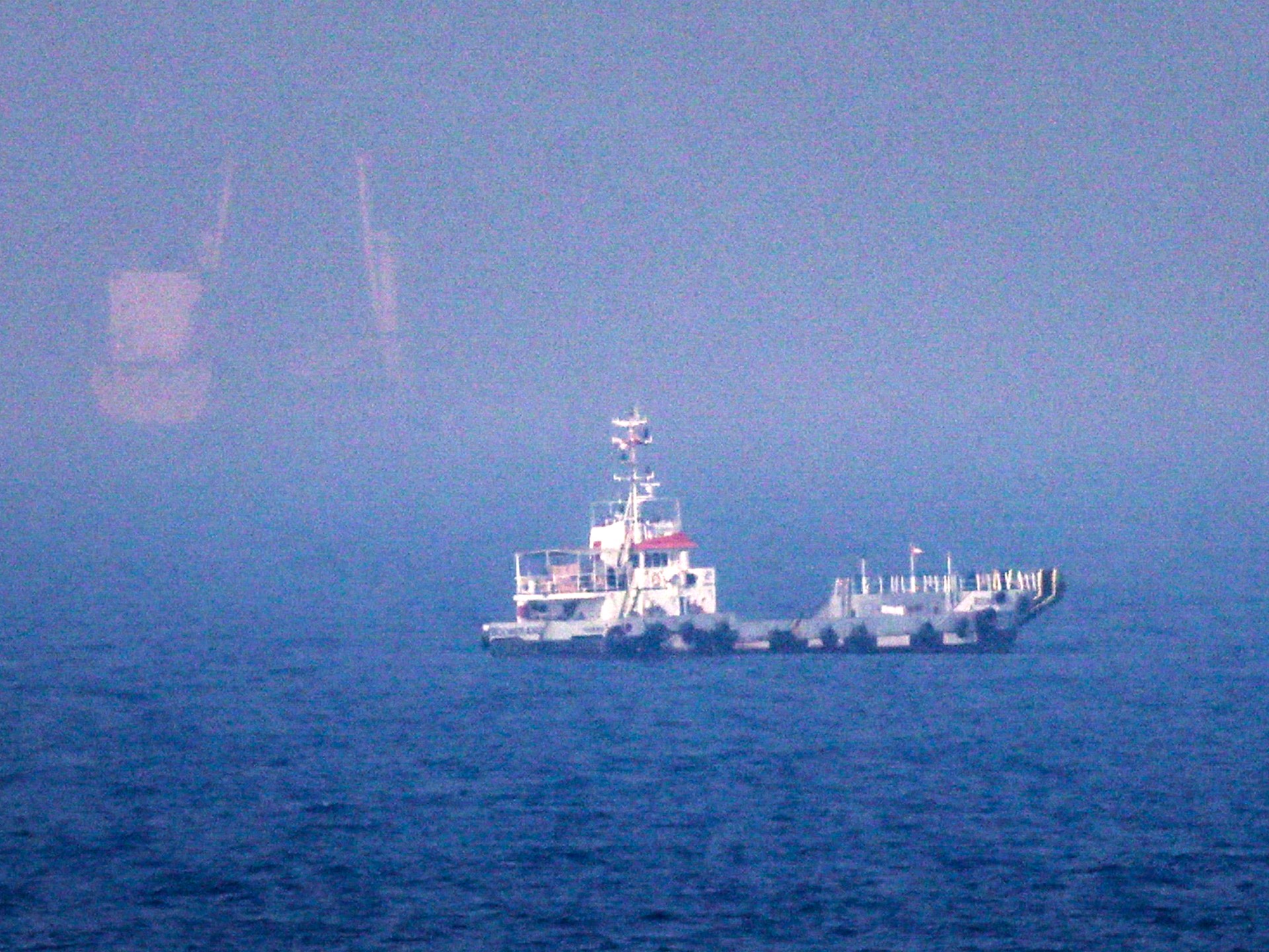 You are currently viewing How shipping insurance rates are rising, as Hormuz, Bab al-Mandeb shut down