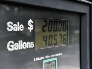 Read more about the article Petrol prices climb as US–Iran tensions disrupt markets