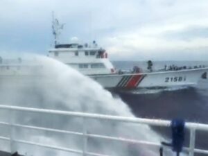 Read more about the article Philippines accuses China of using water cannon on vessels for second day
