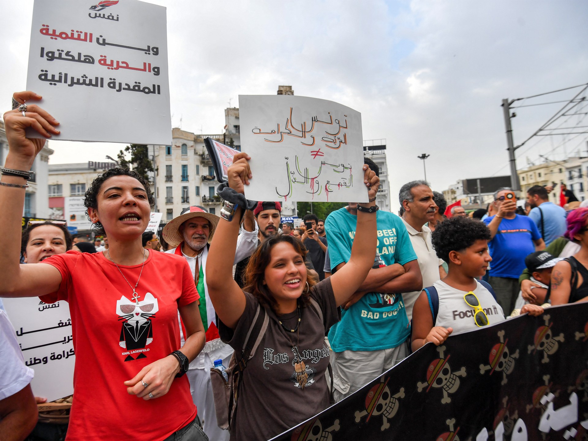You are currently viewing Tunisians mark fifth year of emergency rule with calls for Saied to go