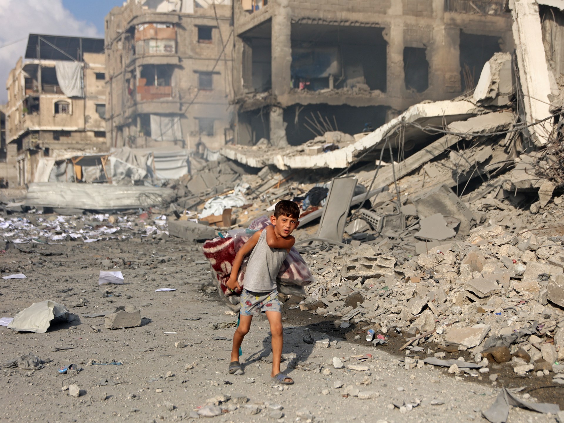 You are currently viewing Israeli air strike on a vehicle in Gaza kills two Hamas security officials