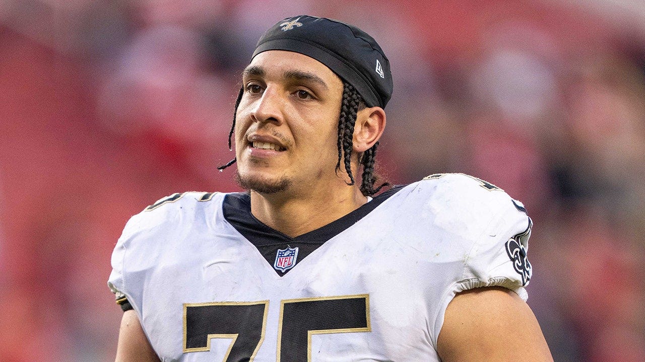You are currently viewing Pro Bowl offensive lineman Andrus Peat announces retirement from NFL at age 32