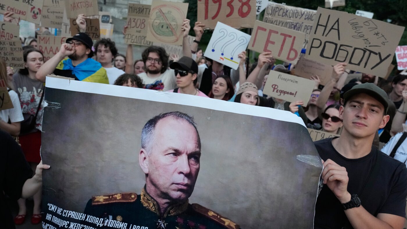 Read more about the article Ukraine’s Zelenskyy fires his military chief : NPR