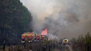 Read more about the article With wildfires raging in France and Spain, fire crews race against next heat wave : NPR