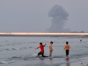 Read more about the article Iran war live: Trump weighs ‘massive attack’ on Iran | Donald Trump News