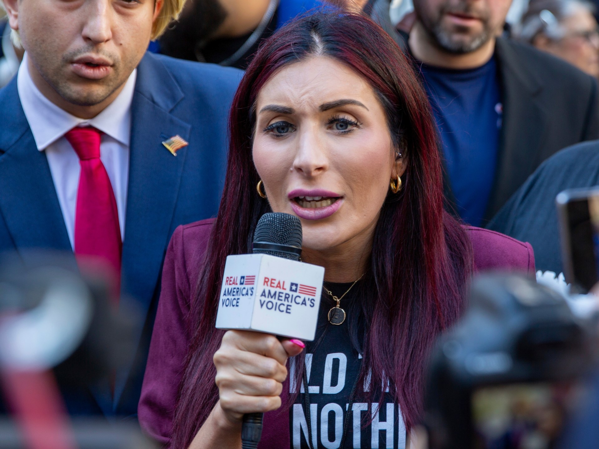 You are currently viewing Ukraine’s Zelenskyy meets with far-right US activist Laura Loomer