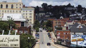 Read more about the article Many pandemic-era incentives to attract remote workers are still in place : NPR