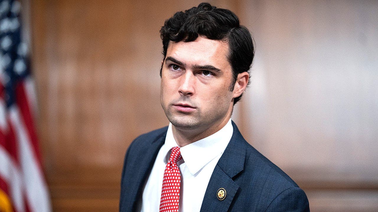 You are currently viewing Rep Brandon Gill backs Trump order and demands Smithsonian museum purge