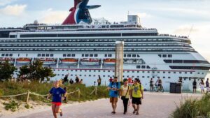 Read more about the article Carnival Cruise passenger uses fork to scratch foot, sparking outrage about hygiene