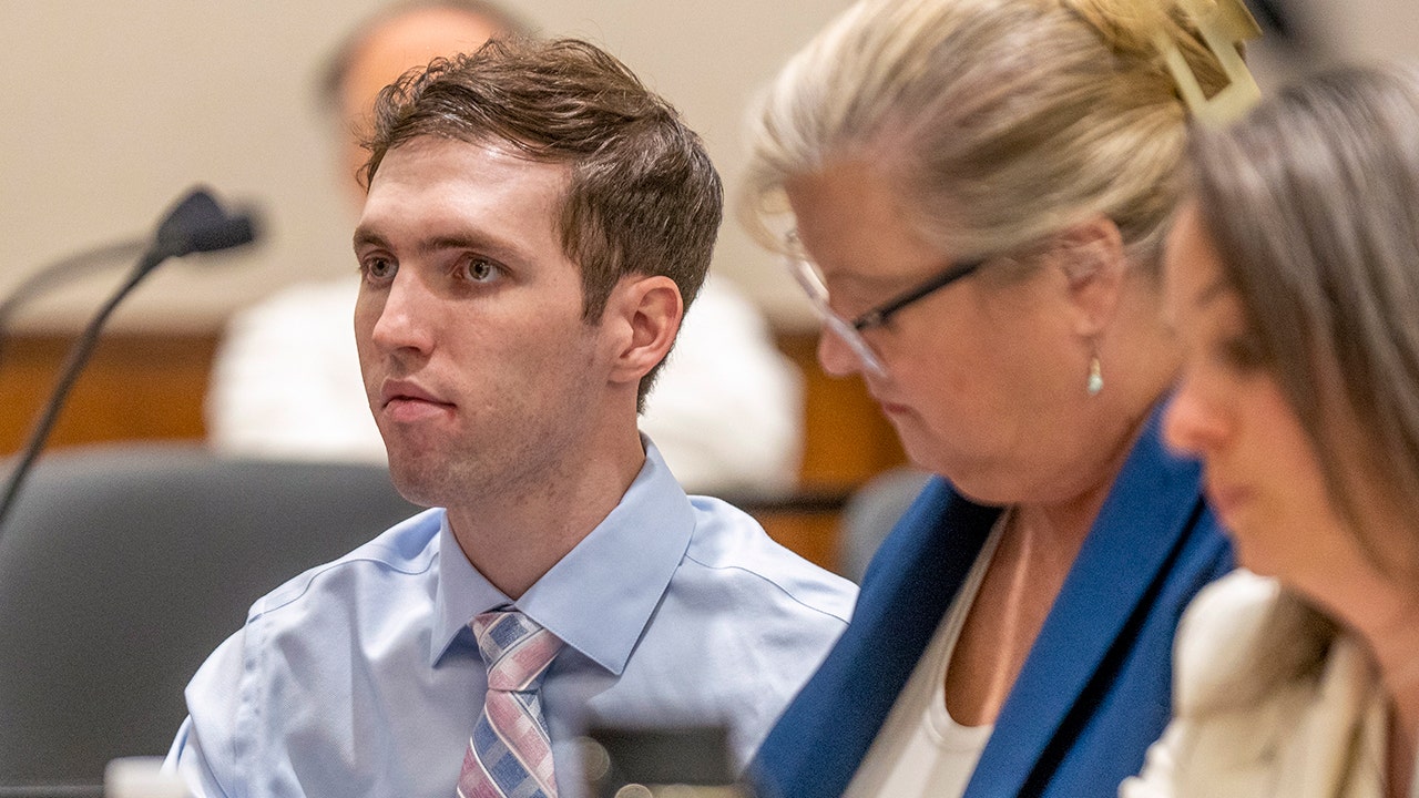 You are currently viewing Accused Charlie Kirk killer faces new push to force case toward trial