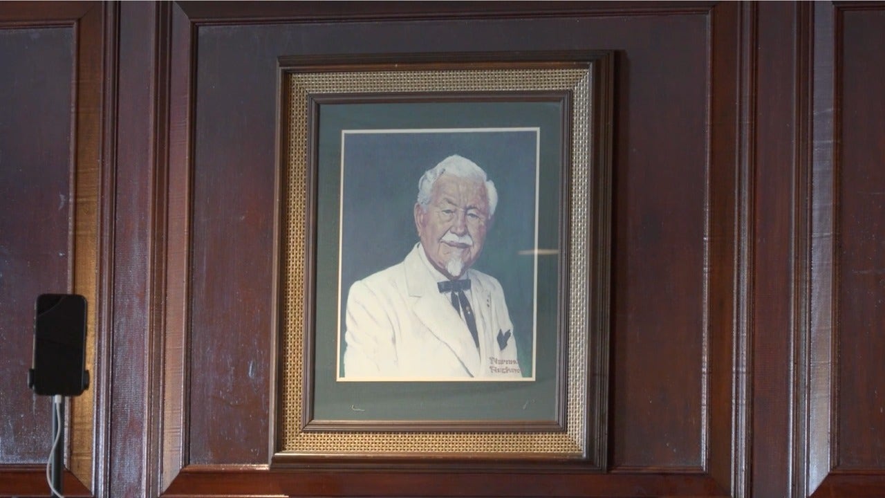 You are currently viewing KFC founder Colonel Sanders memorabilia auction draws collectors to Kentucky