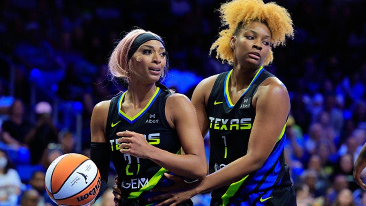 You are currently viewing WNBA rocked by multi-player cheating scandal as DiJonai Carrington calls out ex NaLyssa Smith