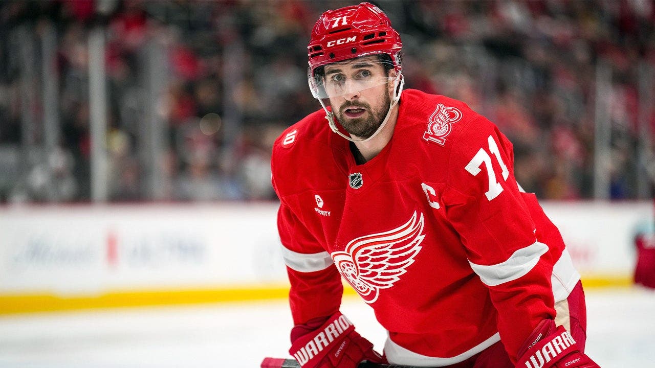 You are currently viewing Social media reacts to Red Wings awkwardly wishing Dylan Larkin a happy birthday after he requested a trade