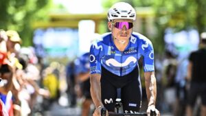 Read more about the article Tour de France rider crashes into the back of support vehicle that slammed on the brakes