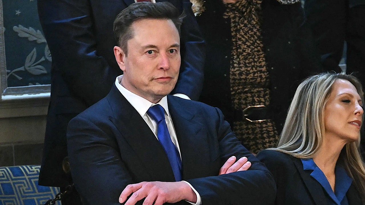 You are currently viewing Elon Musk tells The Economist the media is more despised than him