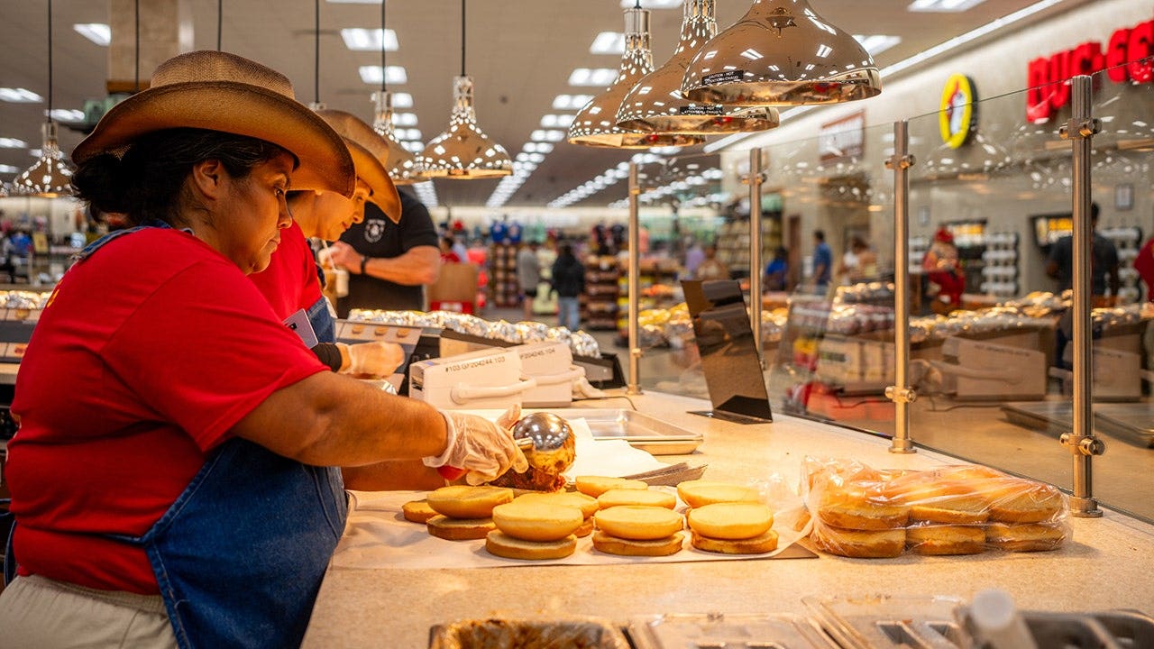 You are currently viewing Buc-ee’s pay scale reveals managers can earn $275K without a degree
