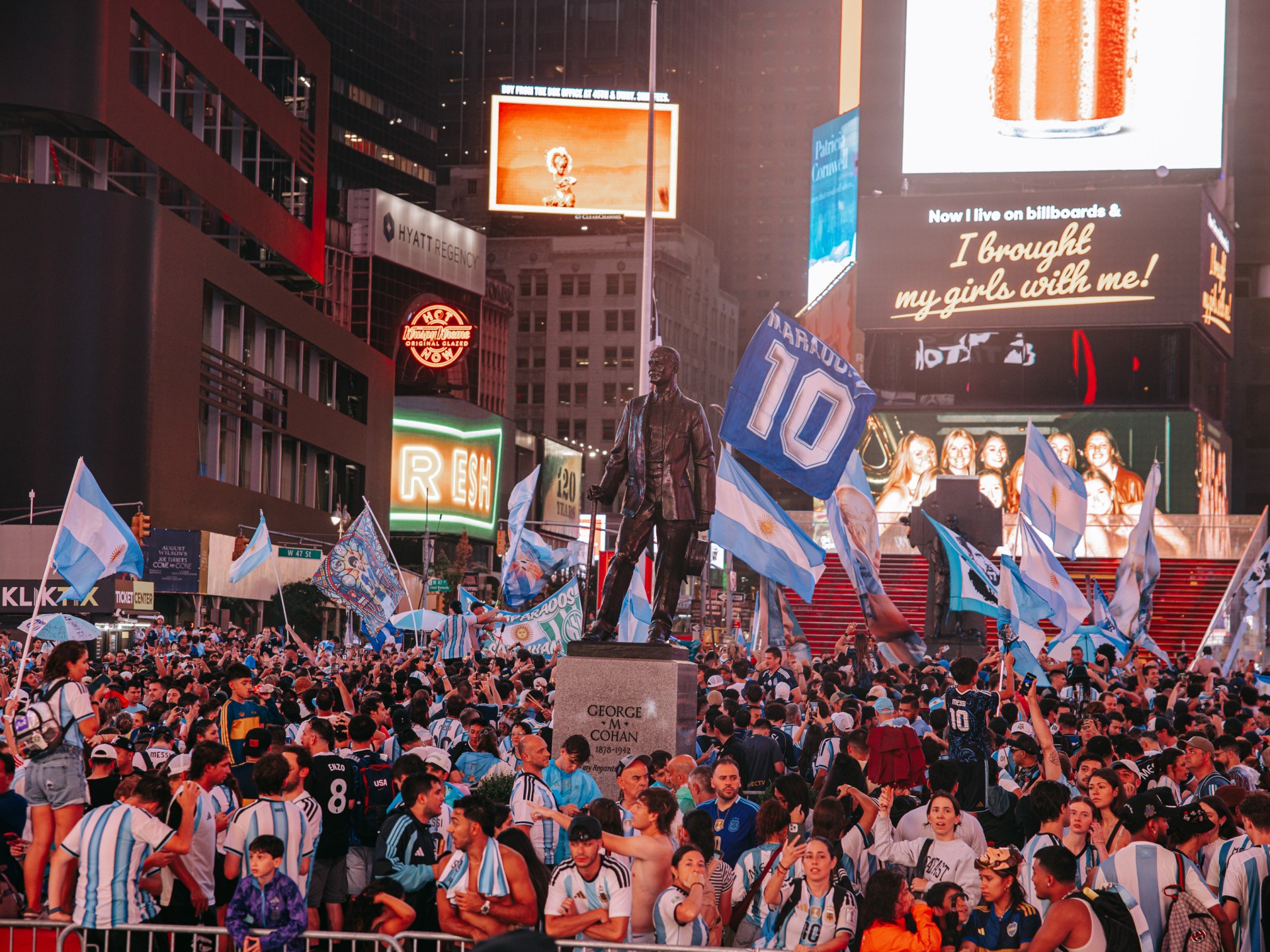 Read more about the article NYC swells with Spanish, Argentinian fans anticipating World Cup glory