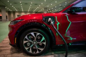 Read more about the article GM and Ford are talking less and less about EVs