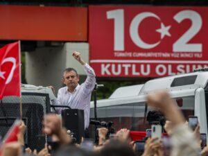 Read more about the article Deposed Turkish opposition leader plans new party