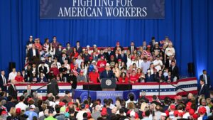 Read more about the article Trump is upending tradition by campaigning in toss-up races : NPR