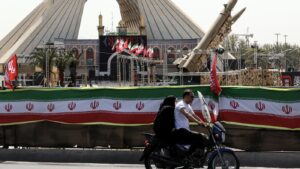 Read more about the article Trump threatens Iran escalation as tit-for-tat airstrikes continue : NPR